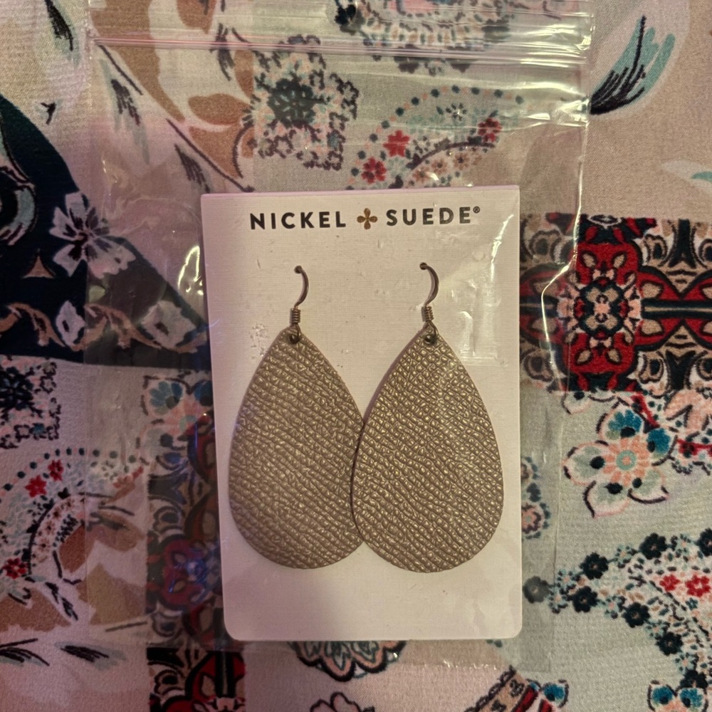 Lipgloss Teardrop Earrings